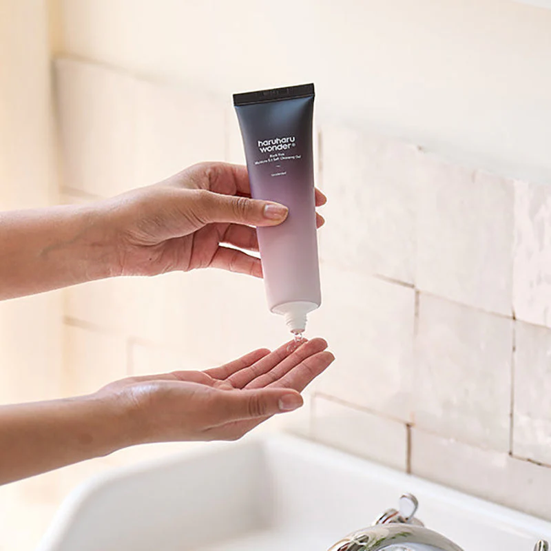 Black Rice Moisture 5.5 Soft Cleansing Gel - Image 3